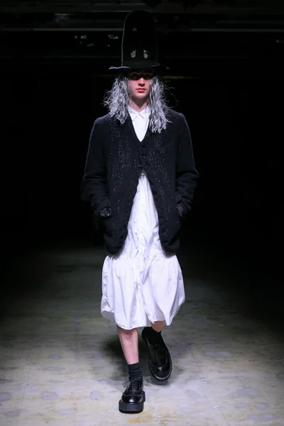 Look 18
